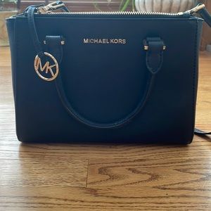 Michael Kors adjustable crossbody purse